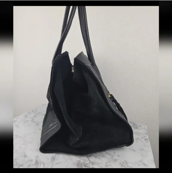 Chic Black Croc-Embossed Tote Bag - Picture 6 of 10